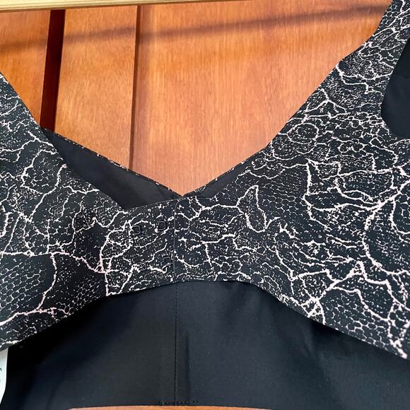 Lululemon Like Nothing Bra Lacescape Spanish Rose Black Wireless Size 36C NEW - Picture 4 of 6